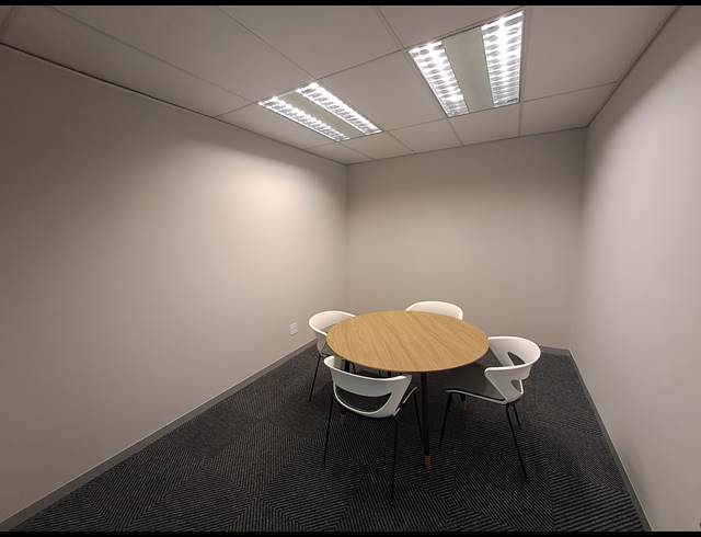 383M² OFFICE TO LET IN HYDE PARK